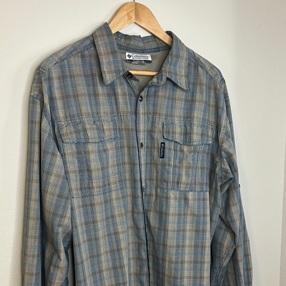 Columbia Men's Gray Plaid Button Down Shirt